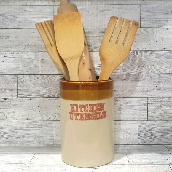 Vintage " Kitchen Utensils" Pottery Holder - Picture 1 of 4